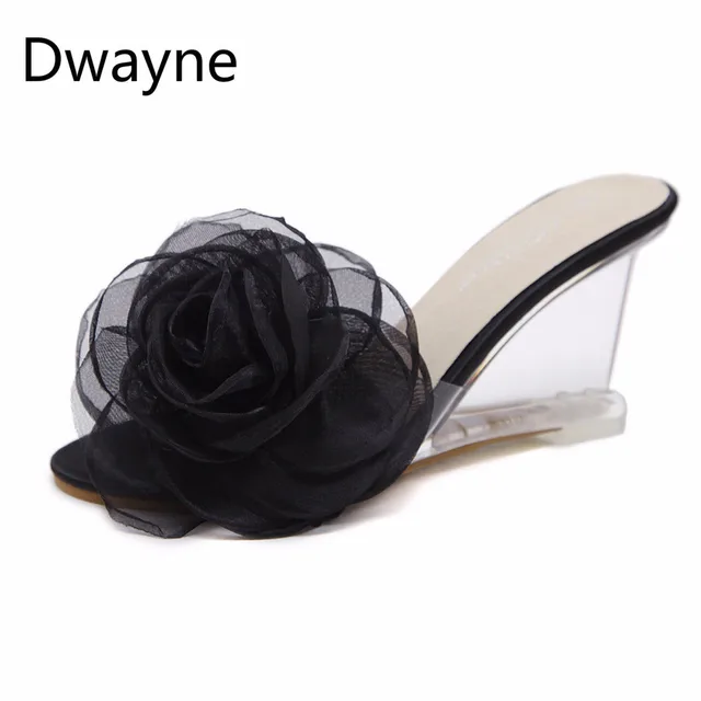 รองเท้าแฟชั่นผู้หญิง ใหม่ล่าสุด งานดี มีให้เลือกหลายแนว