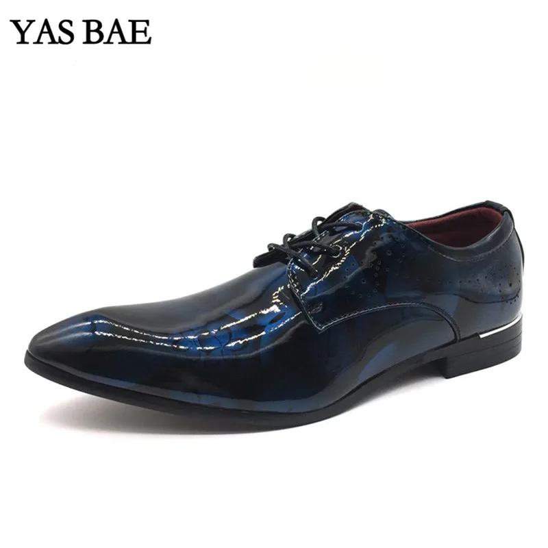 Мужской Китай бренд итальянской моды Стиль Кожаные модельные туфли офисные социальных туфли на официальное событие Лакированная кожа magic Цвет дешевая обувь для Для мужчин