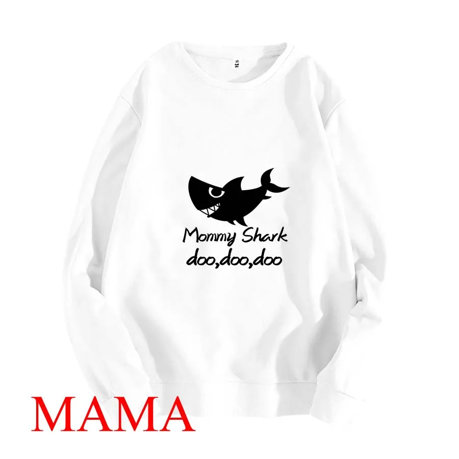 «Папа мама ребенок Акула Doo» Семейные комплекты свитшоты одинаковые наряды пуловеры семейная Рождественская Верхняя одежда Топы - Цвет: Mama-White