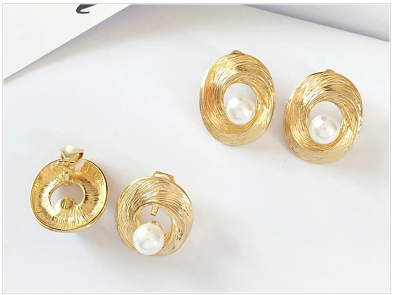 Metal Pearl Earrings  (2)