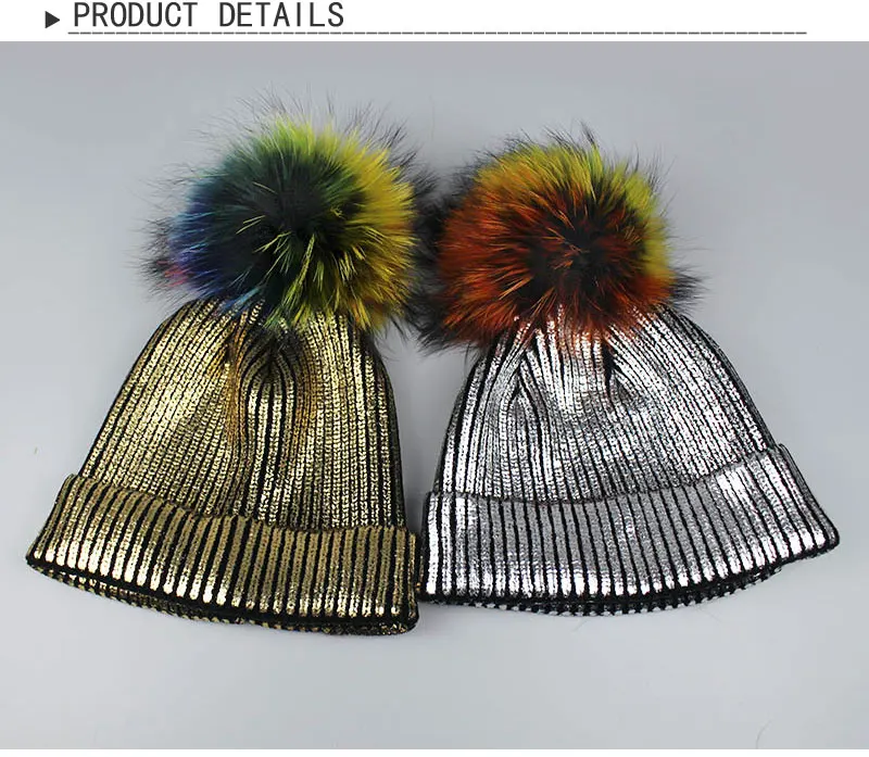 Зимние Для женщин принт серебро и золото шапочки Hat Повседневное теплые вязаные шапочки с реальными красочные мех енота пом дамы шляпа
