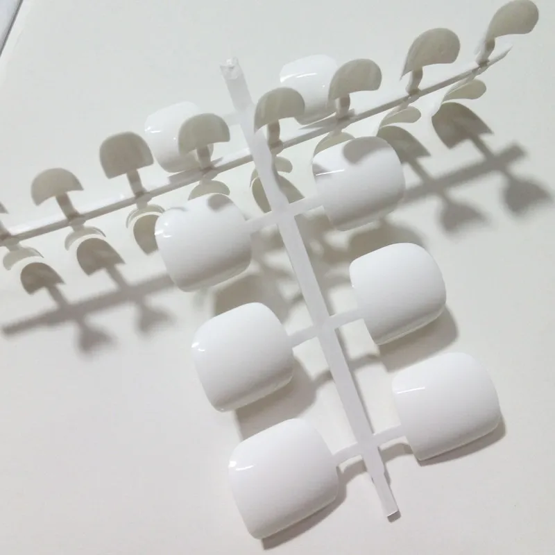 

24pcs Acrylic Fake Toenail Prue Fashion White False Toe Nails Plastic Nail Art Tips For Foot Daily Nail Accessories