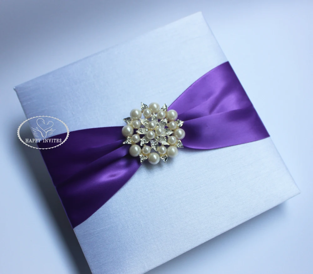 HI2019-30 Hot Sale White Silk Box with Brooch   More Colors Available