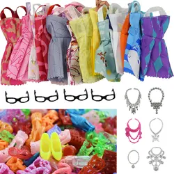 30 шт. = 10 шт. красивая одежда модное платье Барби + 6 пластиковое ожерелье + 4 стекла + 10 пар обуви для кукол Барби аксессуары