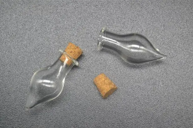 

500pcs factory price Water drop Cork Stopper Wishing Vials Jars Container Mini Perfume oil Bottle Small Bottle of pills