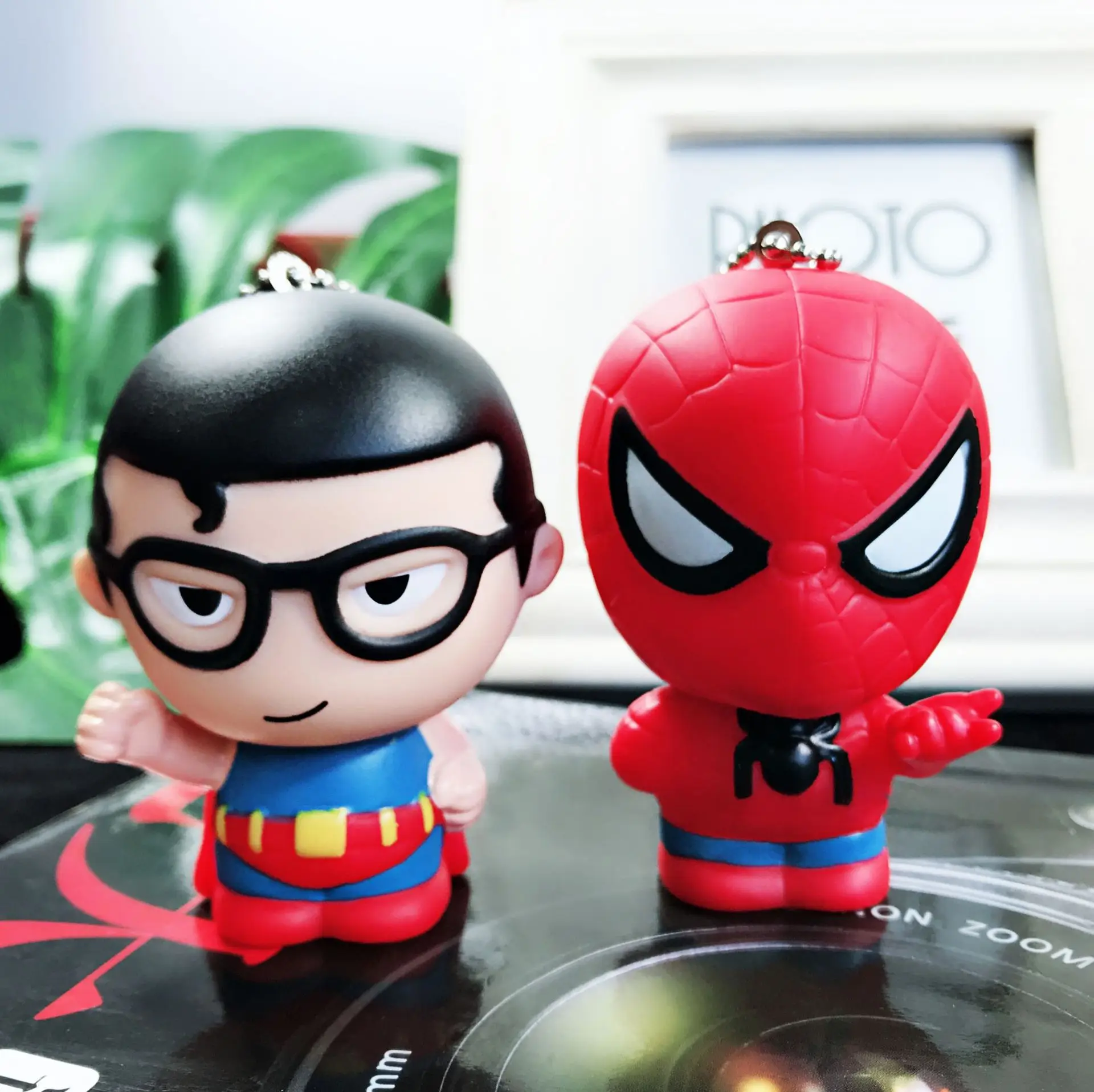 

2019 Avengers Superhero Iron Man Spider-Man Captain America Silicone Keychain.A key Ring For a Child's Birthday Present