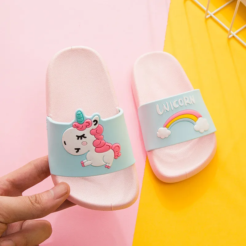 Тапочки с единорогом для мальчиков и девочек; милые животные; Детская домашняя обувь с радугой; детские тапочки из ПВХ с героями мультфильмов; обувь для плавания