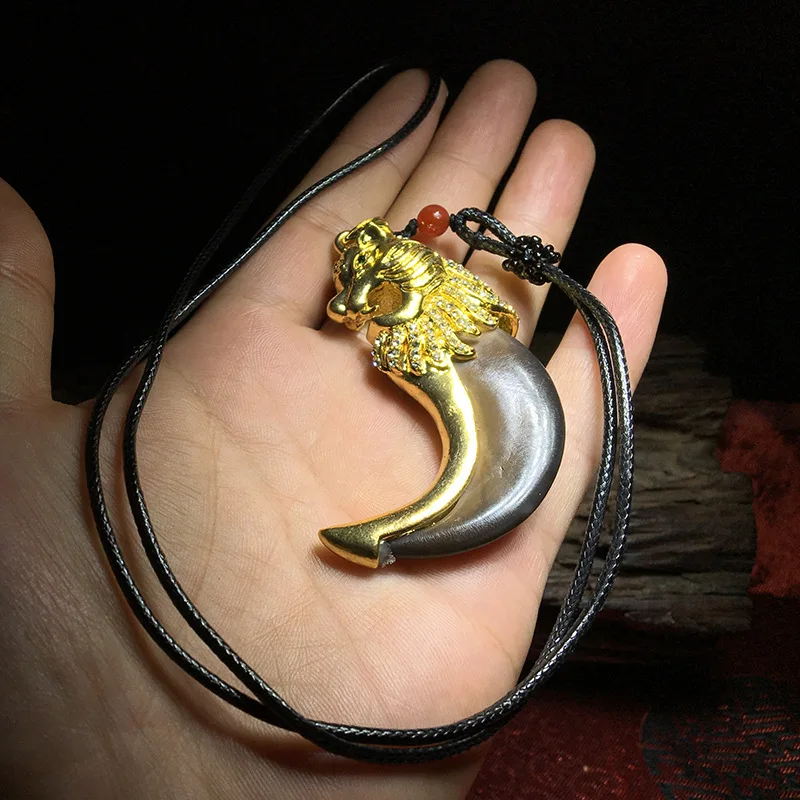 

Natural wolf teeth wrapped silver plated gilt pendant, wolf head / hawk head style pendant, handicrafts accessories