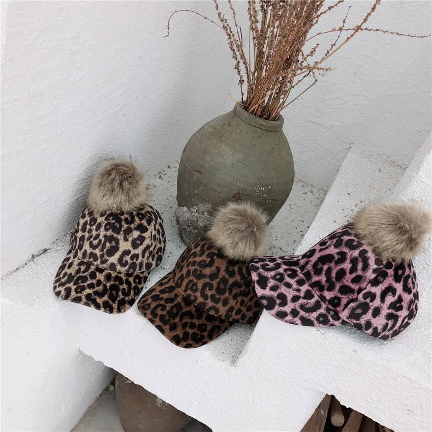

2018 winter new children's baby leopard hair ball cap tide baseball cap