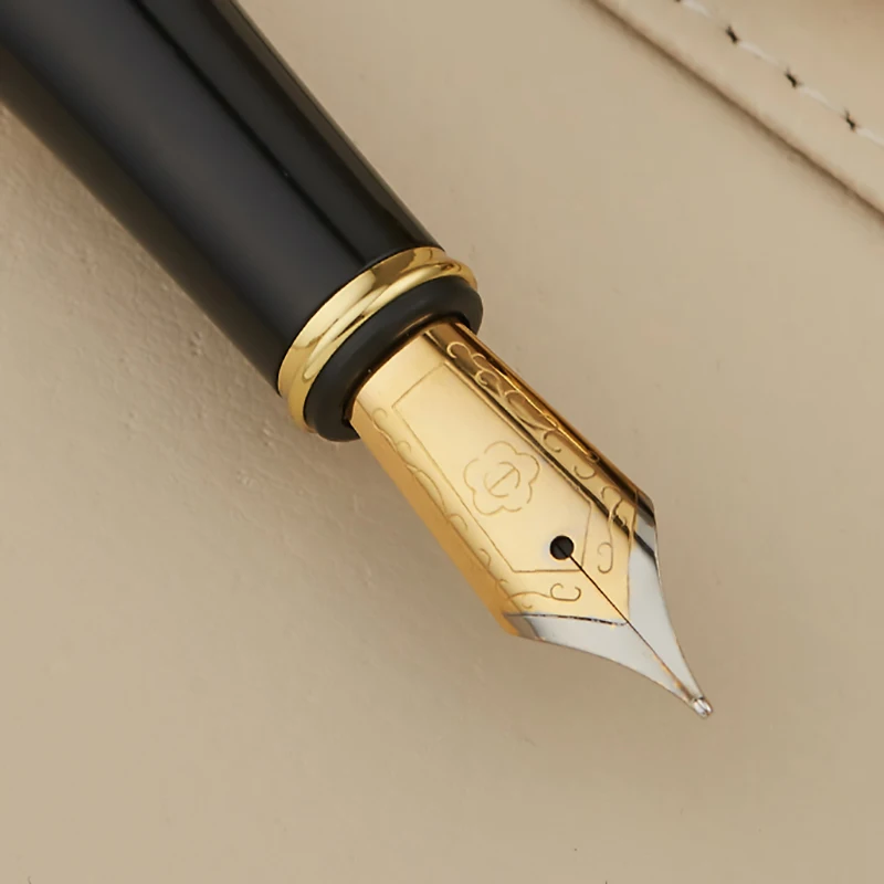 Ouro de Fibra de Carbono Escrita com Caneta de Tinta Tinta para Escritório Presente do Negócio Pen com Clipe de Ouro Herói 768 Fountain de Fibra de Carbono Cinza Iridium Belas Nib 0.5 Milímetros Moda para Escritório 5 Canetas tinteiro