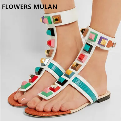 

Drop Shipping Rome Style Flat Flip Flops Sandals Colorful Stud Rivets Upper T Strap Buckle Strap Women Casual Beach Sandals Girl
