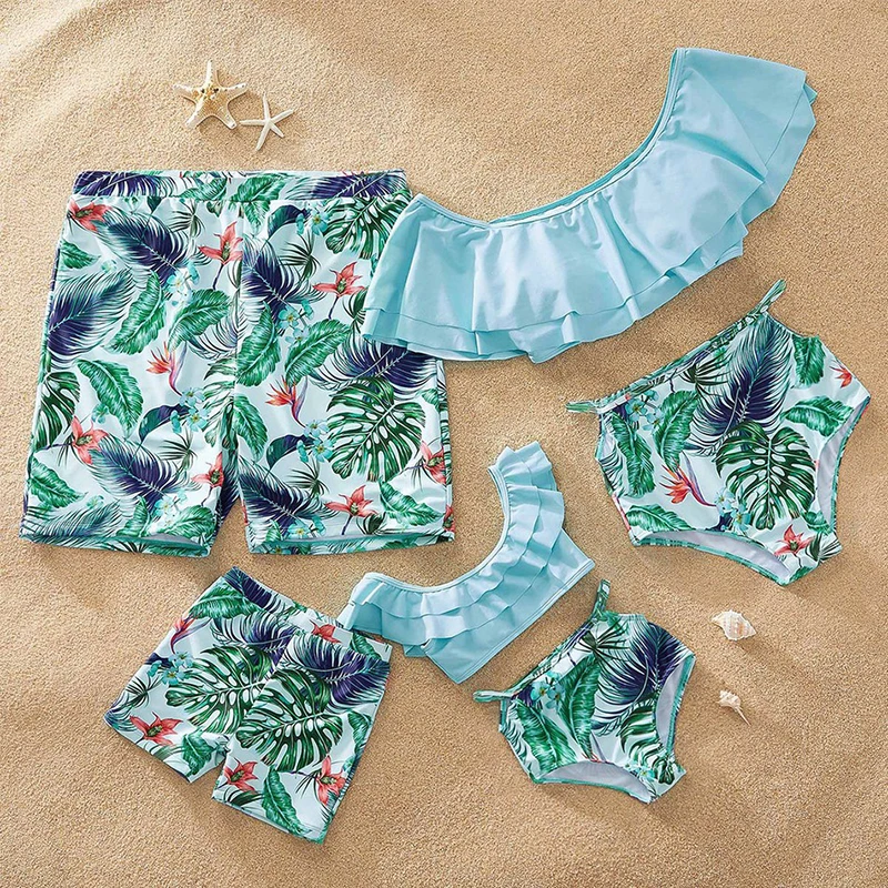 Летний семейный купальный костюм с тропическим принтом в виде листьев; купальный костюм для мамы и дочки; пляжные шорты для мужчин и мальчиков; семейный купальный костюм