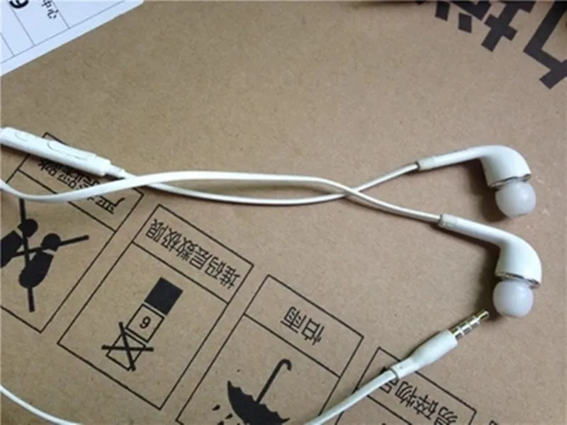 High-quality-Headset-in-ear-Bass-Stereo-Earphone-with-micro-for-Samsung-Galaxy-S3-S4-S5 (3)