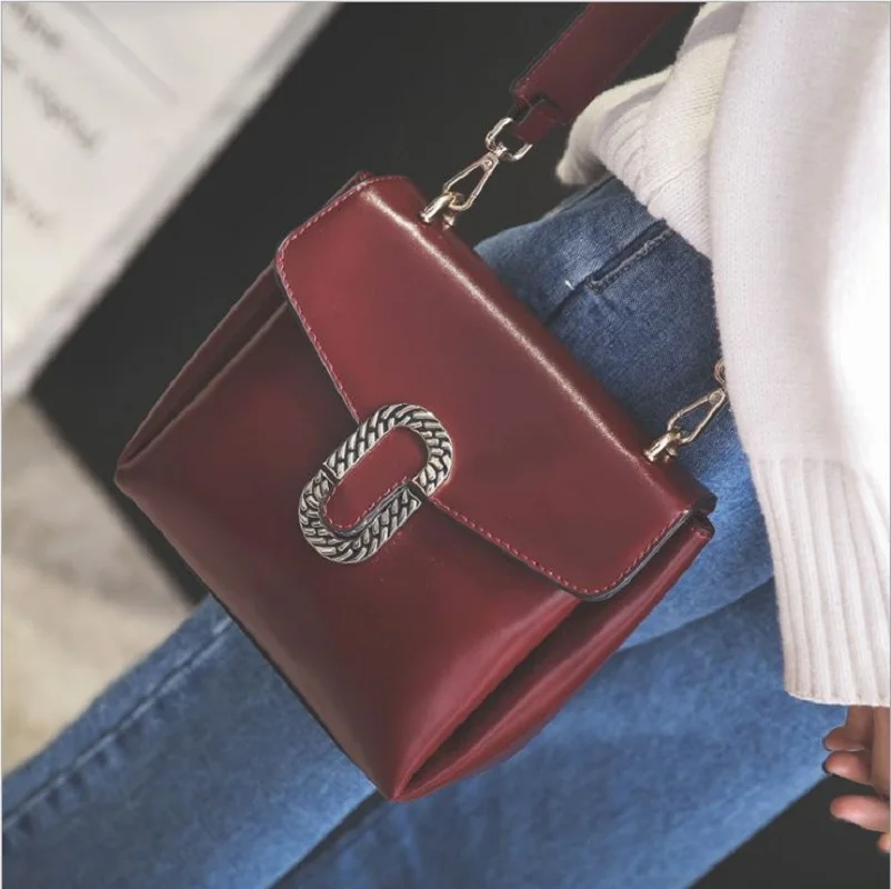 

2017 Wide shoulder straps Crossbody bag fashion PU Hasp small shoulder bag Red Black bags for beauty lady