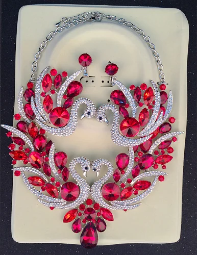 Модные наборы свадебных ювелирных украшений с синим лебедем и кристаллами, вечерние ювелирные изделия, комплект из ожерелья и сережек, аксессуары для костюма для женщин - Окраска металла: red in silver