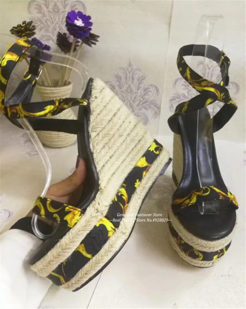Женские босоножки с желтым цветком; Узкие сандалии с пряжками на ремешке; Туфли на танкетке средней высоты; женские босоножки на высоком каблуке; 43