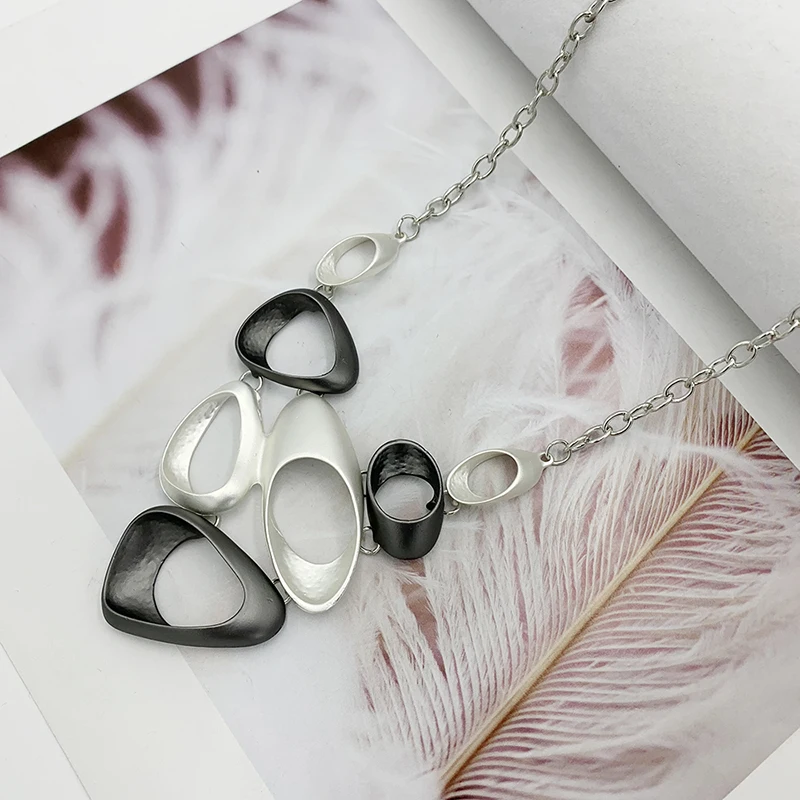 Fashion Circles Pendant Necklace Silver and Black Color Chunky Chain Women Choker Maxi Collar Statement Necklaces Jewelry