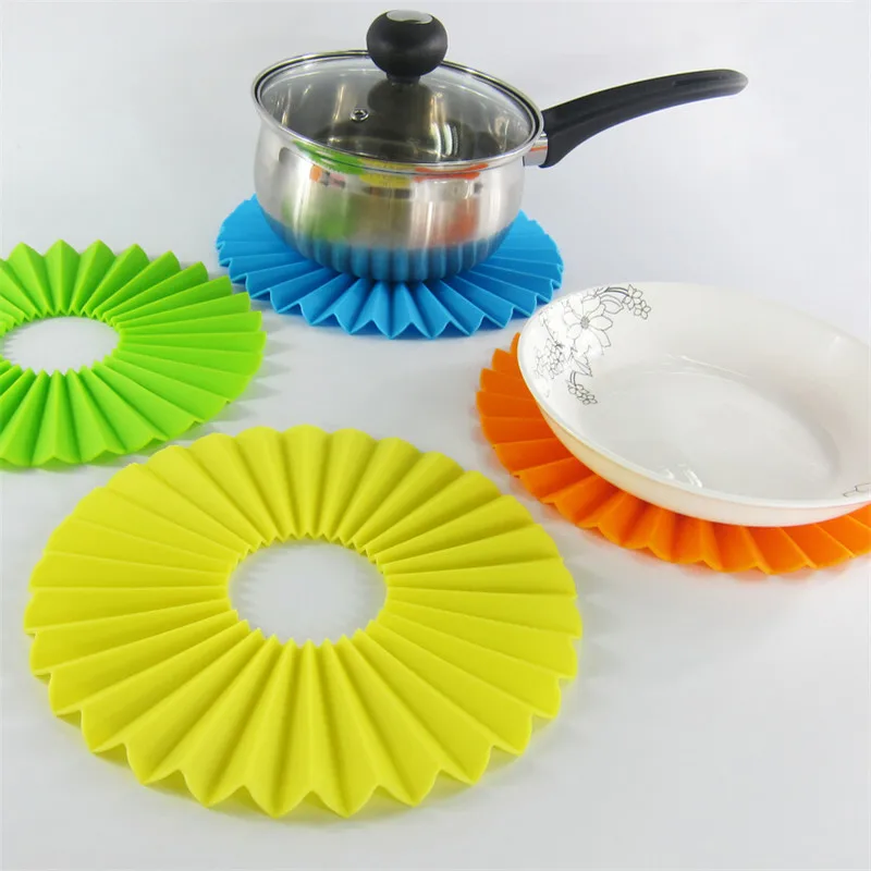 

1Pc Multifunction Foldable Silicone Table Mats Heat Resistant Non Slip Placemat Kitchen Accessories Random Color