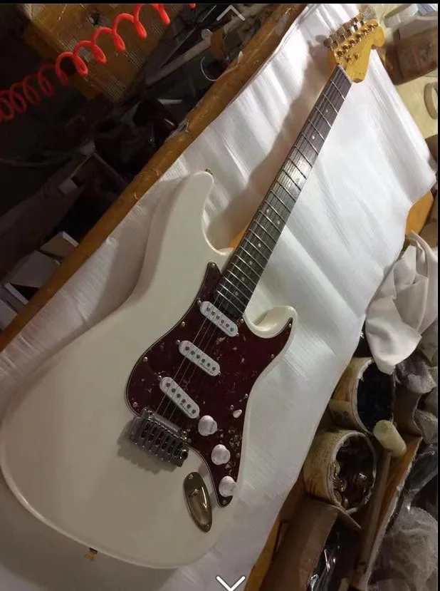 

Factory Wholesale White Body Electric Guitar with 3 Pickups,Red Pickguard,Chrome Hardwares,Rosewood Fretboard,Offer Cutmomized