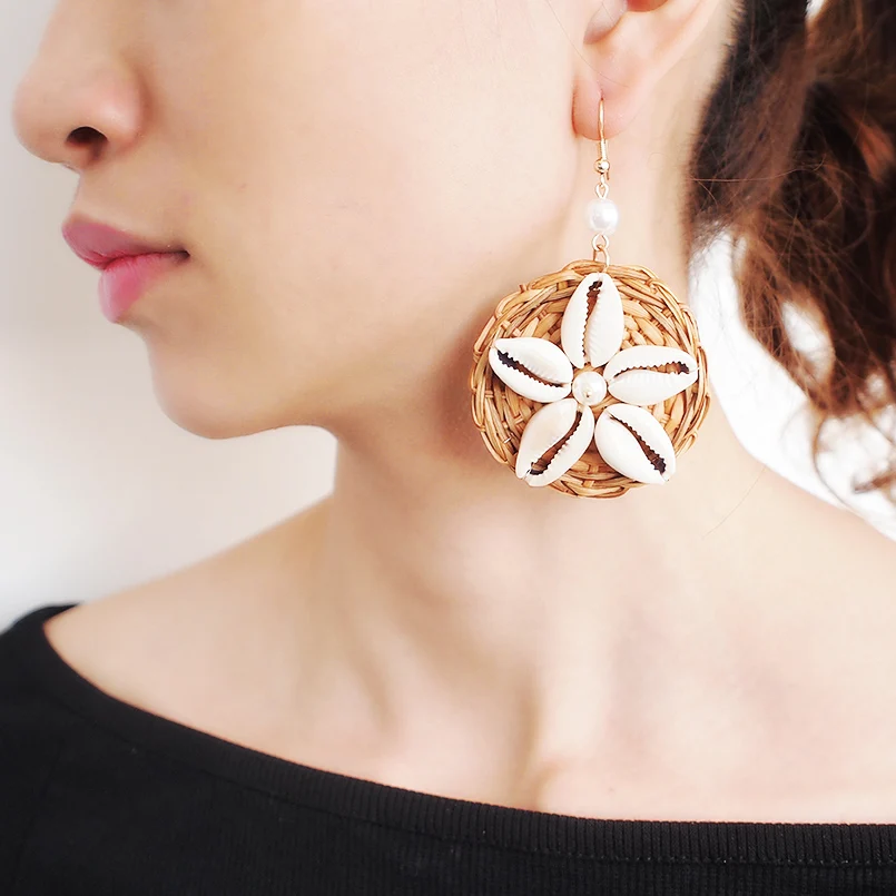 MANILAI Bohemia Straw Rattan Knit Shell Drop Dangle Earrings For Women Circular Big Statement Pendant Earrings Jewelry Gift