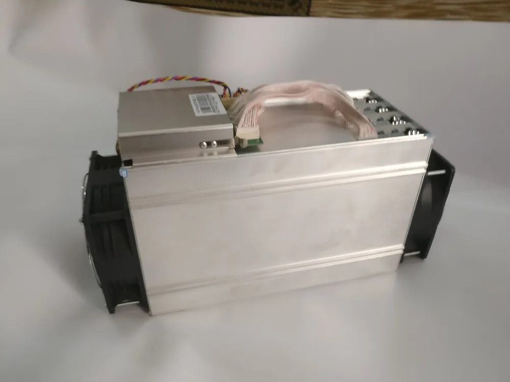 Excellent YUNHUI Used ANTMINER L3+ LTC 504M scrypt miner LTC Mining Machine 504M 800W on wall Better Than ANTMINER L3 4