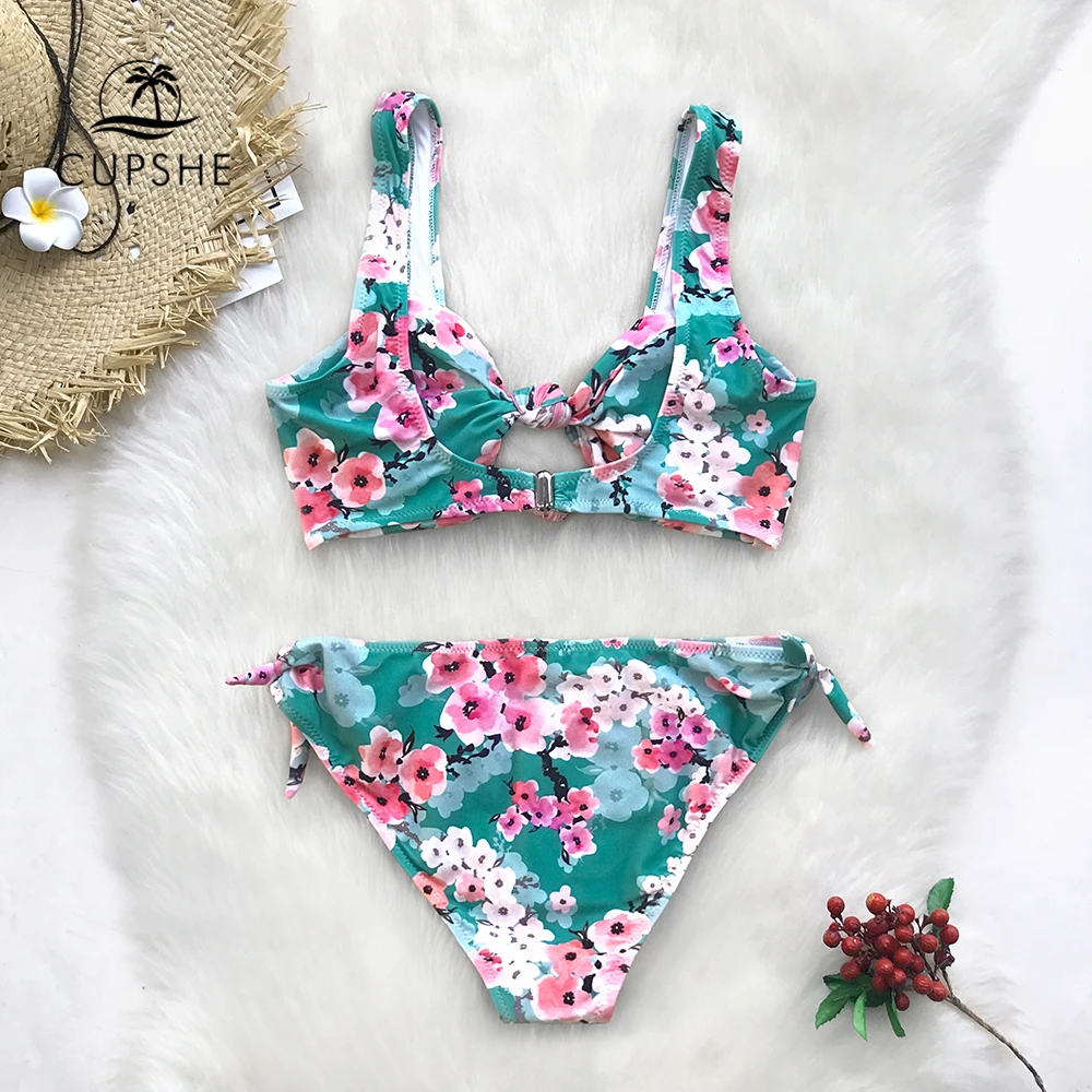 Billig CUPSHE Doppel Knoten Floral Print Bikini Sets Frauen Sexy Tanga Zwei Stück Strand Badeanzüge 2020 Mädchen Boho Bademode