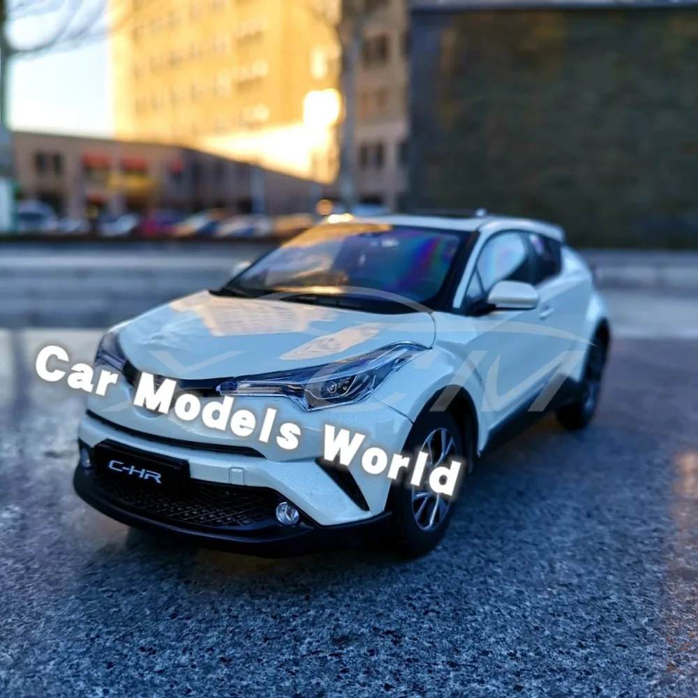 

Diecast Car Model for C-HR CHR 1:18 (White) + SMALL GIFT!!!!!!!