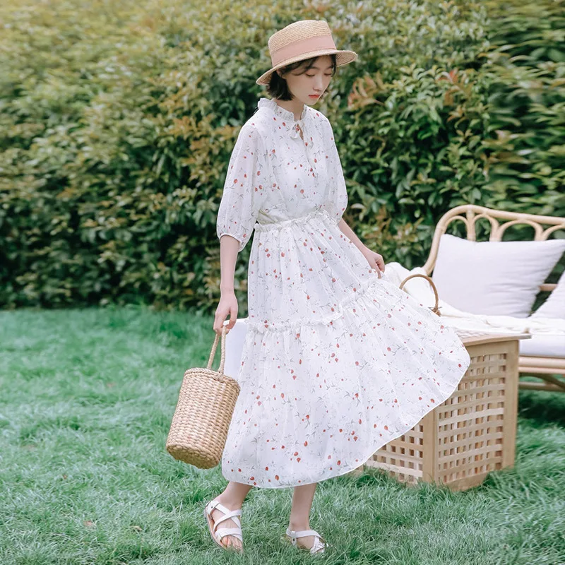 

Summer 2019 new Korean version of literature and art small fresh flowers and trees ear stitching sleeve chiffon long dress