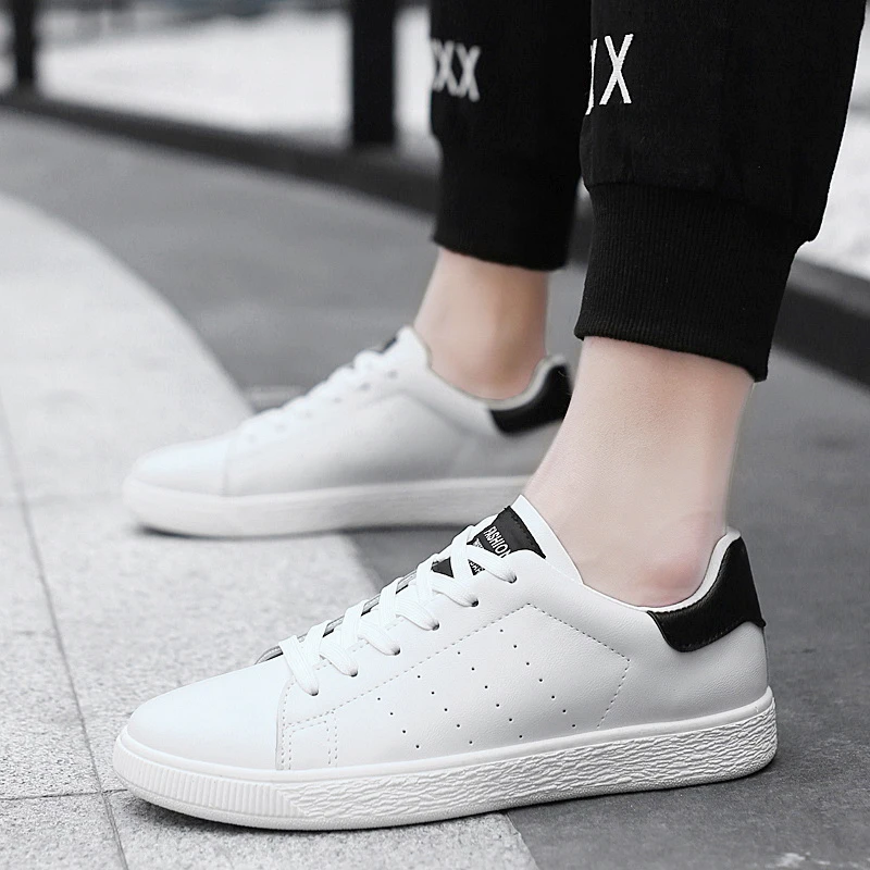 

Men Skateboarding Shoes Sneakers Small white shoes Comfortable Couple Sport Plates Shoes Man Women four seasons Walking Shoes