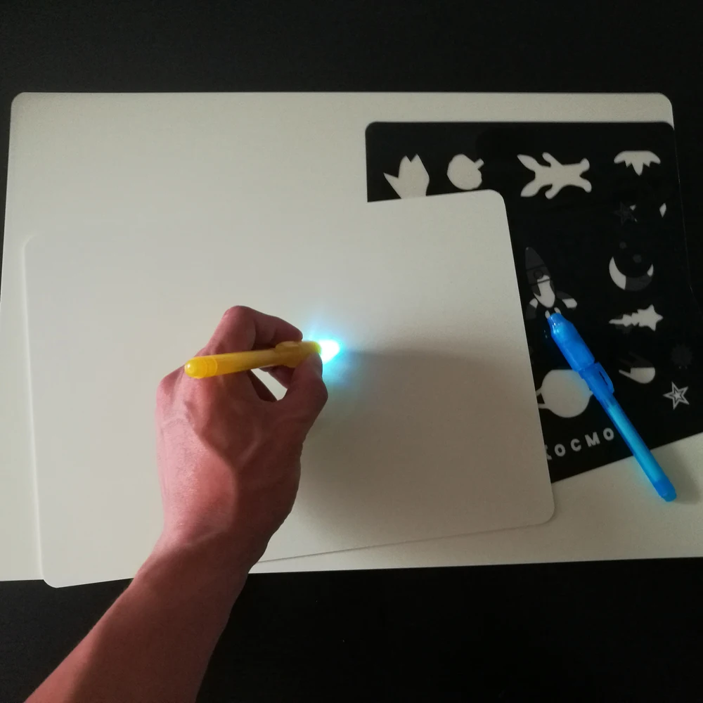 Забавная детская игрушка для рисования ПВХ планшет рисунок в темноте со светом