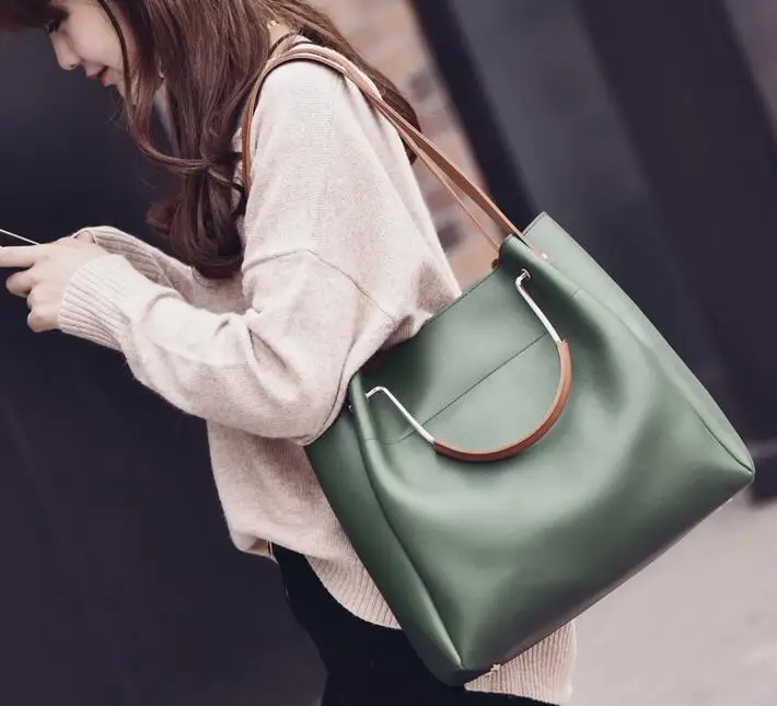 

2019 New Korean fashion women's bag shoulder Messenger retro big bag