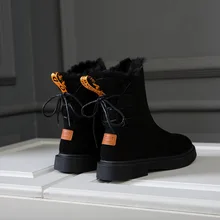 LZJ/ г. Новые зимние женские ботинки на овечьем меху теплые бархатные замшевые ботинки с перекрестными ремешками и тиснением, большие размеры 35-40