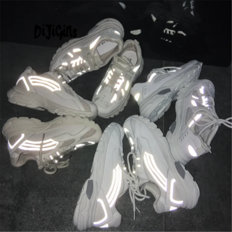 

DIJIGIRLS 2019 New Brand Luminous Women Flat Sneakers Thick Sole Ladies Platform Shoes Round Sneakers Shoes Chaussures Femme