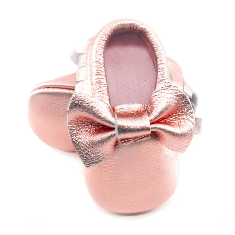 Новинка 2019 года; Блестящие Розовые мокасины из натуральной кожи для малышей; обувь для маленьких девочек с бантом; обувь для малышей с