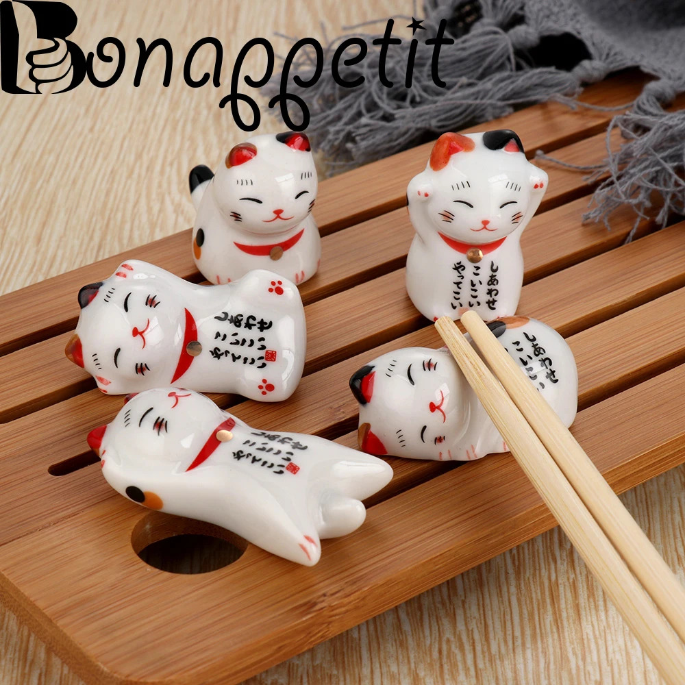 

1PC Creative Lucky Cat Japanese Chopsticks Holder Ceramic Cutlery Stand Spoon Fork Knife Rest Home Hotel Dinnerware Sets