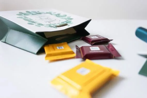 30 шт. зеленые листья сладкий день мешок конфет Коробки + ленты Bomboniere Свадебной