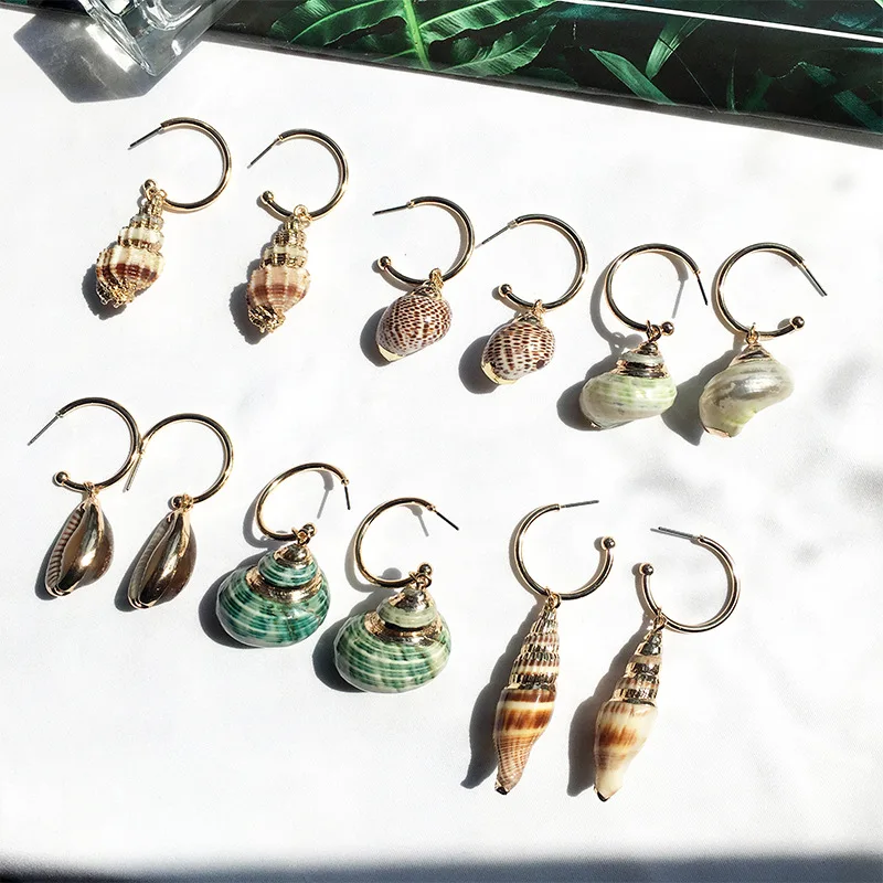 

2019 Summer Beach Fashionable Marine Organism Natural Conch Shell Charm Small Hoops For Women Lady's Conch Earring for Trip