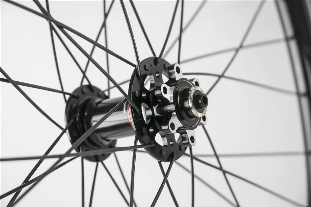 Cheap 29er carbon fiber light wheel hookless mountain cycle wheel front and rear 30mm width 25mm depth 3