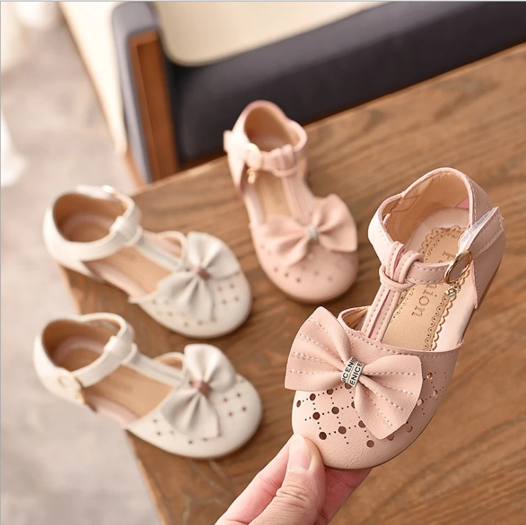 Сандалии для девочек; Новинка года; модная летняя обувь принцессы с бантом; дышащие детские сандалии для студентов; возраст 1-12 лет