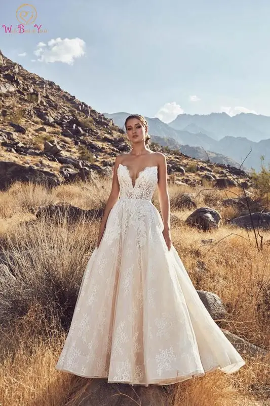 

Strapless Wedding Dress 2019 V-neck Sexy Backless Appliques Lace Vestido De Novia Champagne Customized Plus Size Bridal Gown