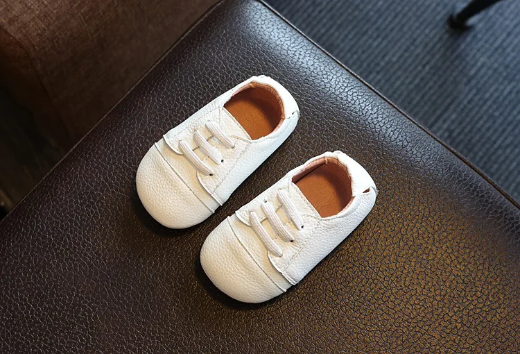 Для маленьких мальчиков девушка белый чёрный; коричневый Туфли без каблуков для первых шагов Prewalker новорожденных Для детей Нескользящие мягкие Пояса из натуральной кожи Обувь