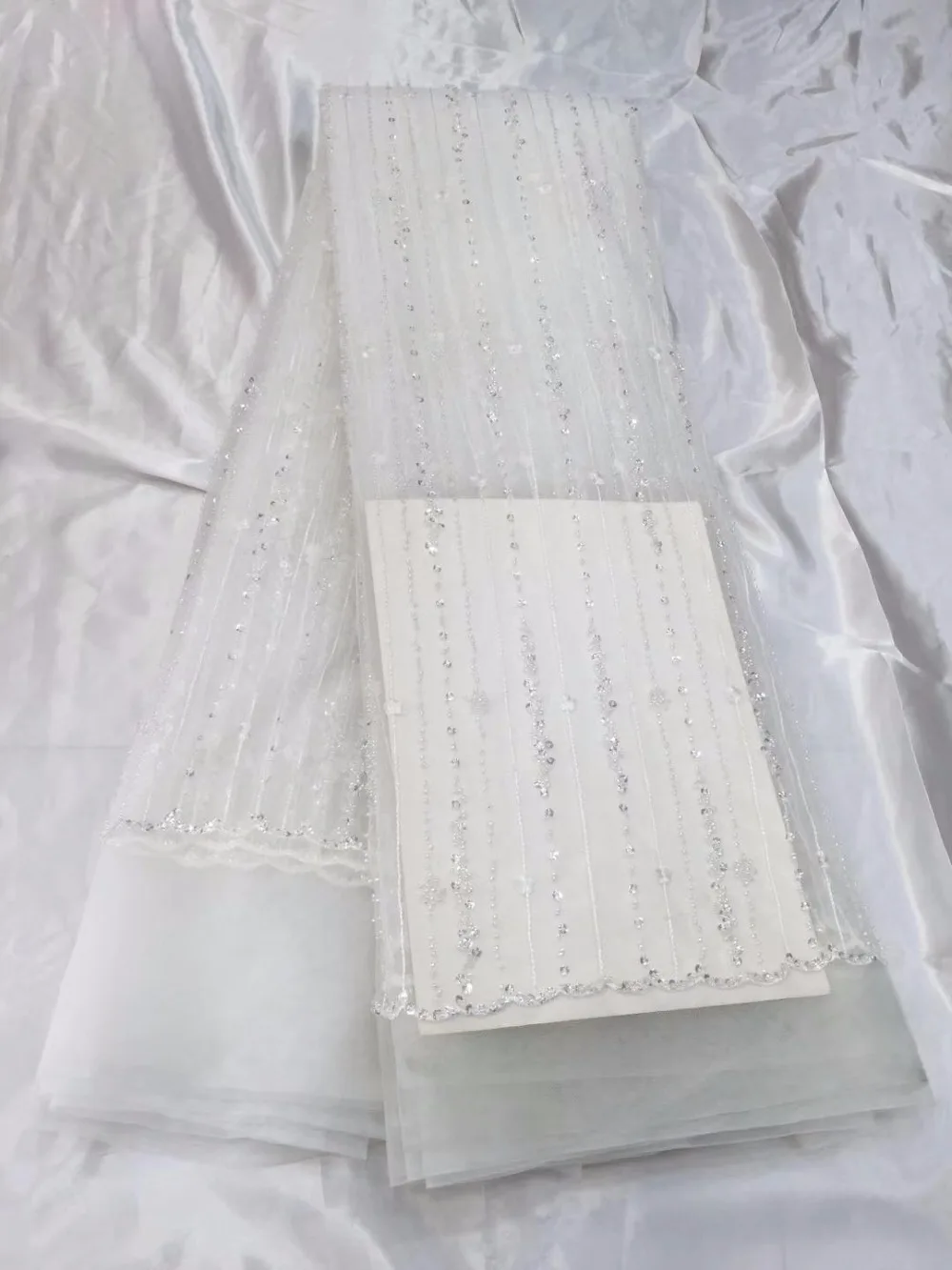 

2018 Newest Arrival Beautiful French Beads Lace Fabric Net White Fashionable Bright African Lace Fabric For Party Dress AL129-4