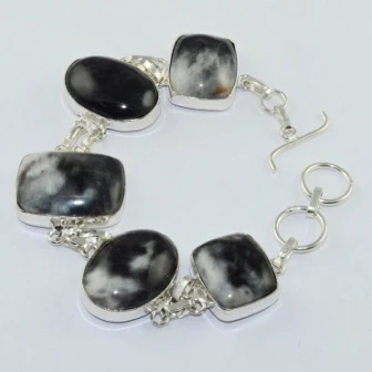 

Pinolith Stone Silver Overlay on медный браслет, 20,7 см, B1662