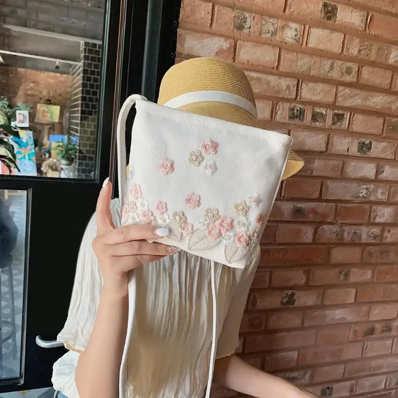 

Flower Embroidered Shoulder Messenger Handbags Casual Women Canvas Small Money Phone Crossbody Bags 2019 Hot Selling