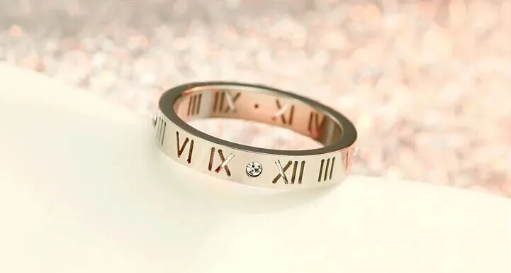 Модные ювелирные изделия элегантный темперамент выдалбливают счастливые римские цифры покрытие из розового золота титановое стальное кольцо