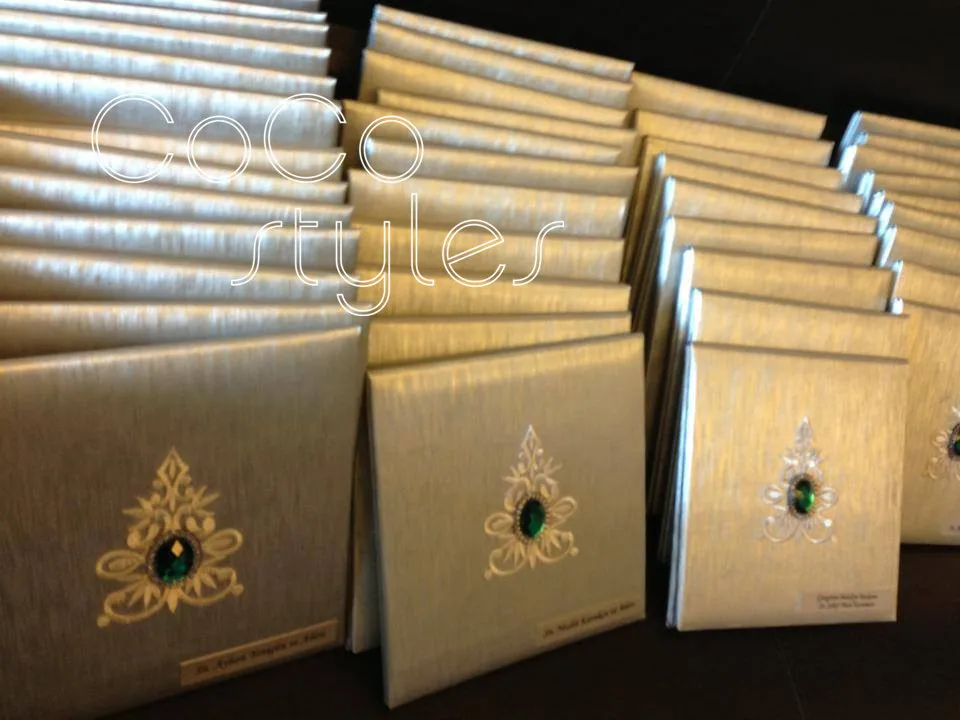  Cocostyles customized embroidery silk hardcover invitation card with crystal brooch for vintage wed - 32864884387