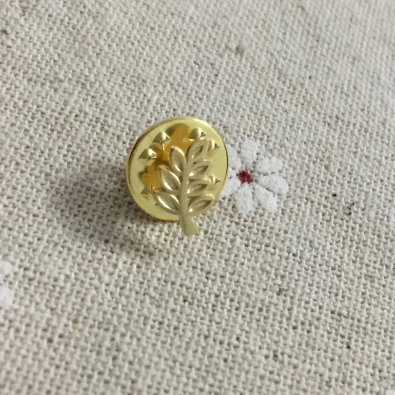 

10pcs 10mm Acacia Sprig Masonic Freemason Lapel Pin Masons Small Mini Cute badge Akasha leaf brooches and pins