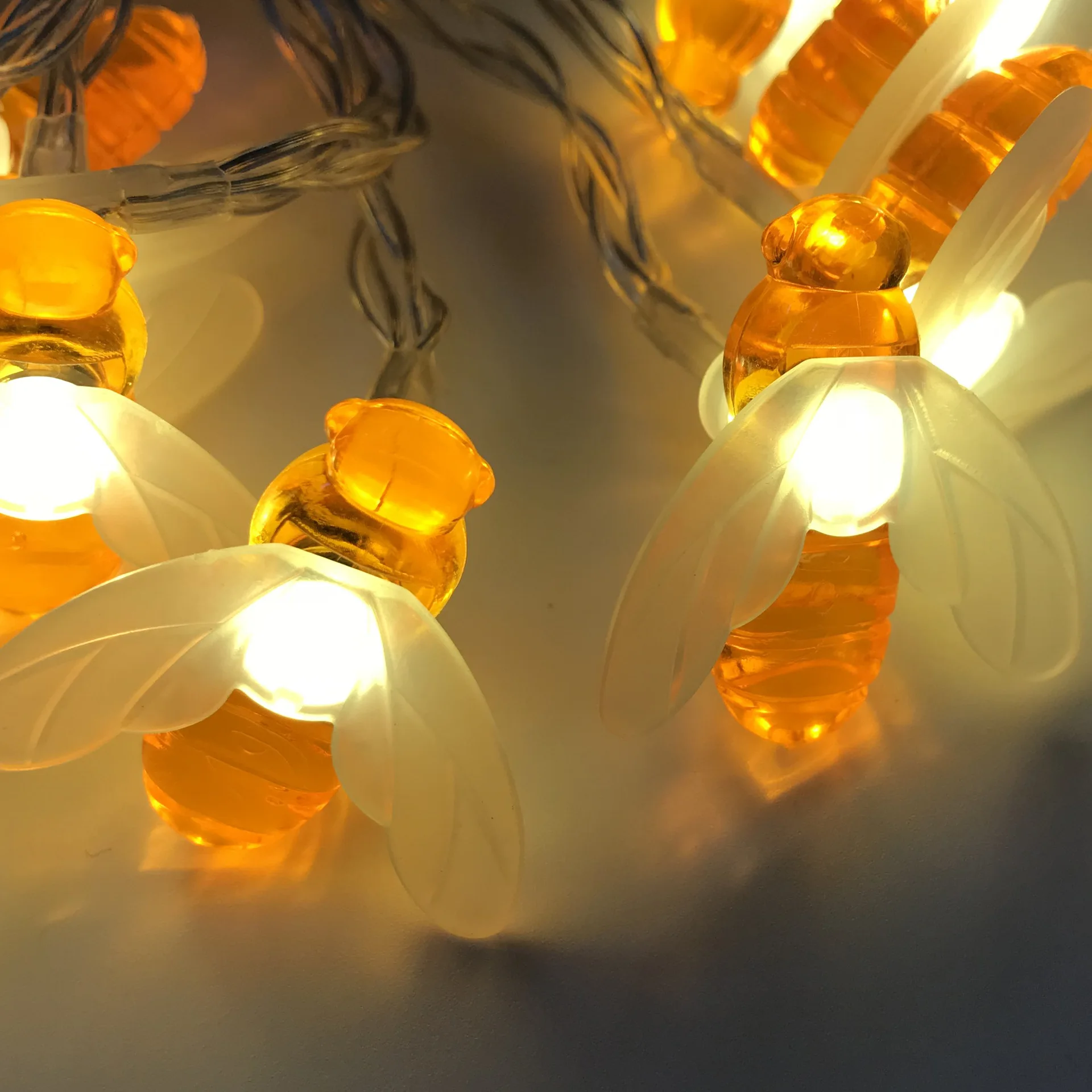

Fairy LightsLED String Lights 10leds 20leds 40leds Battery Operated Bee Shape Fairy Lights Wedding, Party, Outdoor Lighting Decorations