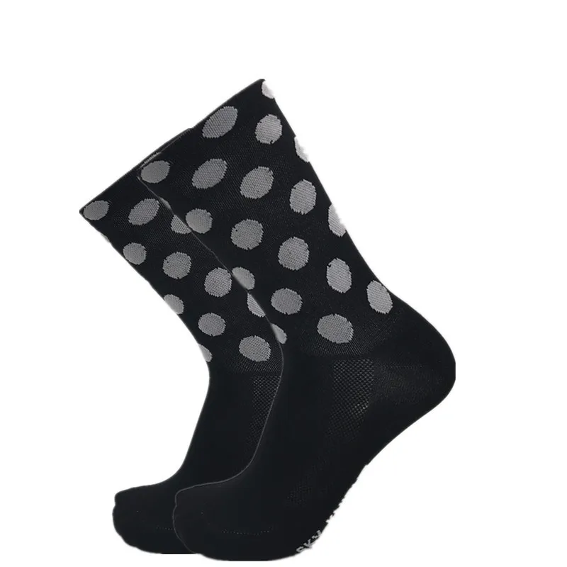 Новые профессиональные брендовые дышащие спортивные носки унисекс, носки для шоссейного велосипеда, спортивные гоночные велосипедные носки - Цвет: BlackWhite