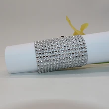 50 шт./партия, изготовленные на заказ, Ширина 7,5 см, шелковистая пластиковая пряжка для салфеток, сетка из горного хрусталя, кольца для салфеток, гостиничный стул, шарф свадебное украшение